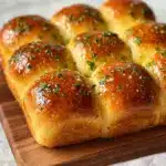 Easy Garlic Butter Dinner Rolls Recipe